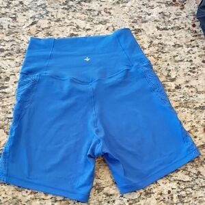 Halara CrossWaist Blue Lace Inlet Women’s Shorts-Cellphone Pocket